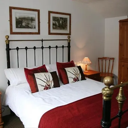 Awd Tuts 17th Century By The Harbour Whitby