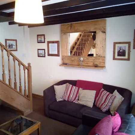 Awd Tuts 17th Century By The Harbour Whitby