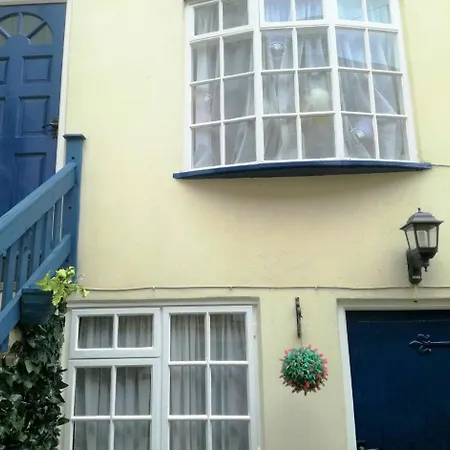 Awd Tuts 17th Century By The Harbour