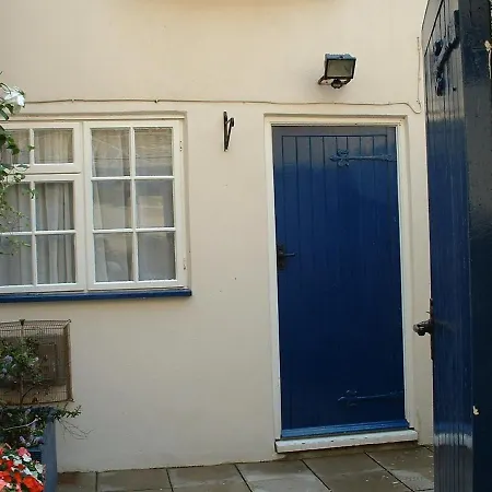 Awd Tuts 17th Century By The Harbour Nyaraló