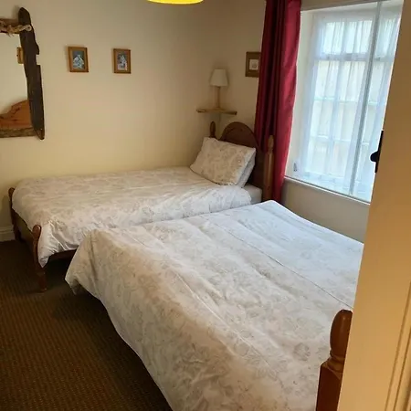 Awd Tuts 17th Century By The Harbour Nyaraló Whitby