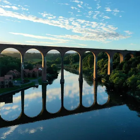 Awd Tuts 17th Century By The Harbour * 휫비