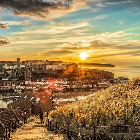 Awd Tuts 17th Century By The Harbour *