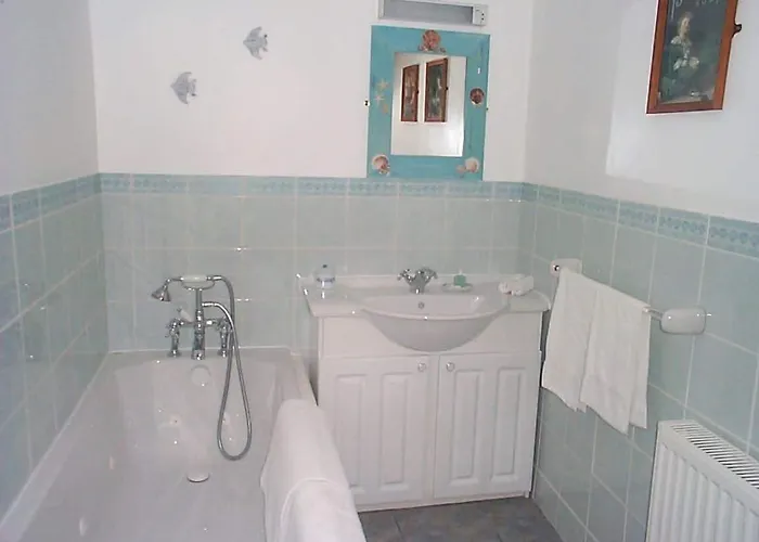 Awd Tuts 17th Century By The Harbour *