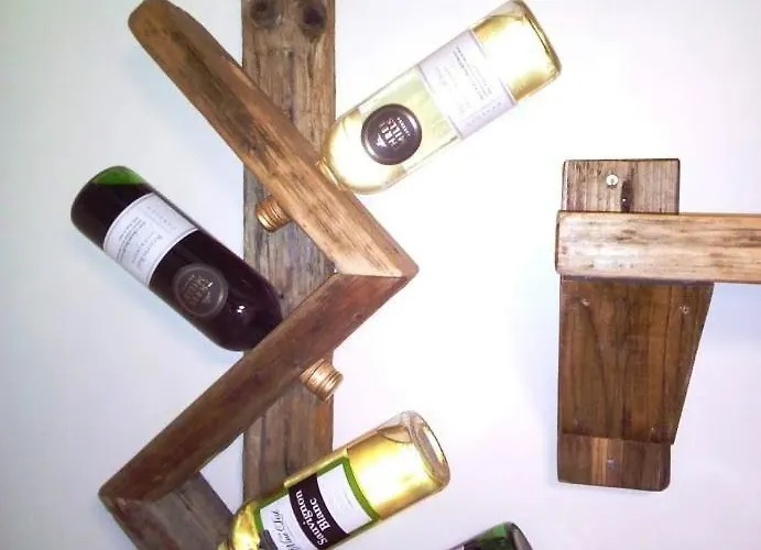 Awd Tuts 17th Century By The Harbour ويتبي