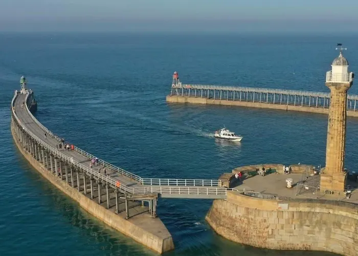 Awd Tuts 17th Century By The Harbour بيت للعطل ويتبي