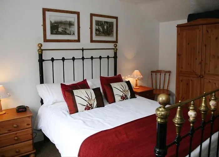 Awd Tuts 17th Century By The Harbour ويتبي