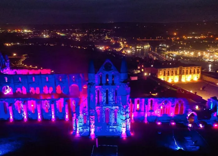 Awd Tuts 17th Century By The Harbour * ويتبي