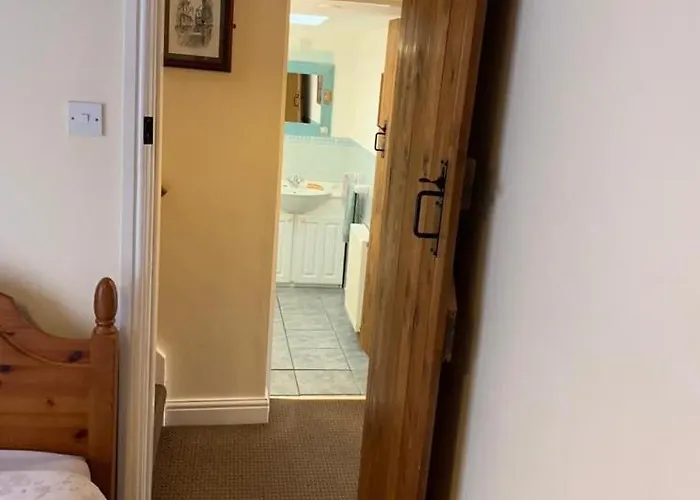 Awd Tuts 17th Century By The Harbour