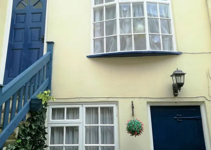 Awd Tuts 17th Century By The Harbour