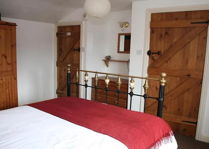 Awd Tuts 17th Century By The Harbour