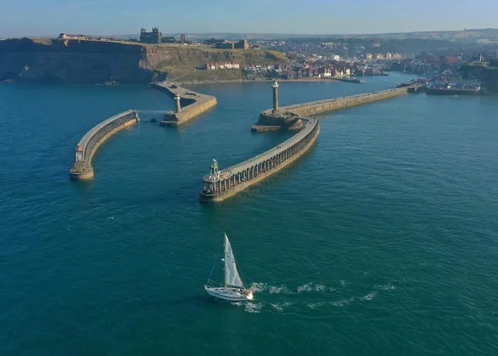 Awd Tuts 17th Century By The Harbour بيت للعطل ويتبي