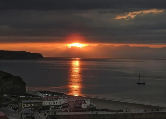 Awd Tuts 17th Century By The Harbour ويتبي