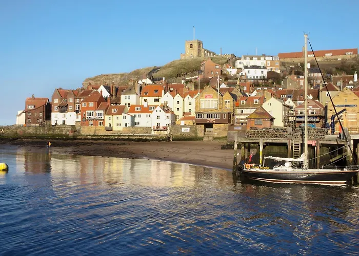 Awd Tuts 17th Century By The Harbour ويتبي