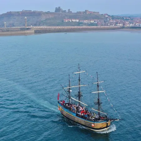 Awd Tuts 17th Century By The Harbour *